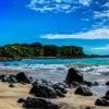 Pesona Pantai Santolo Garut: Ombak, Bebatuan, dan Keindahan Alam yang Memukau