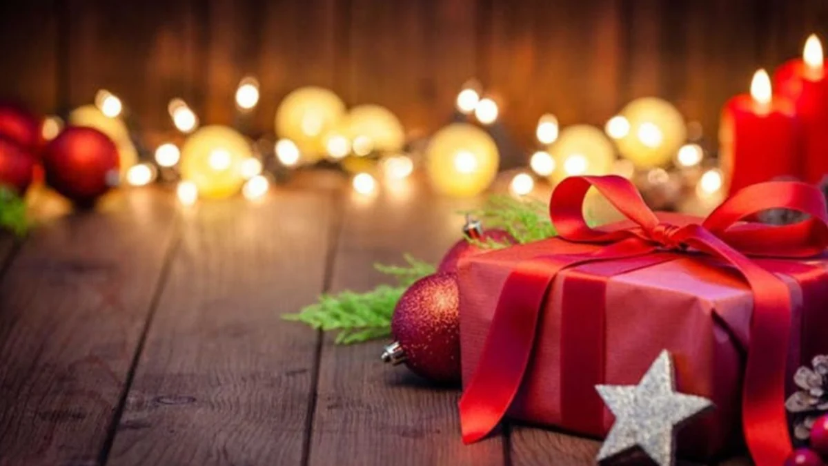 10 Hadiah Natal untuk Pacar Cewek yang Penuh Makna dan Romantis