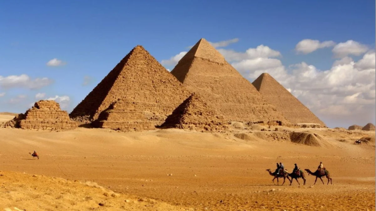 Piramida Giza: Monumen Terkenal yang Membuat Dunia Terkagum-kagum