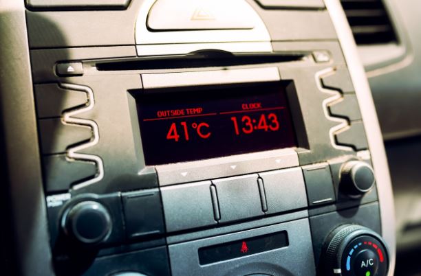 Tips Membersihkan AC Mobil dengan Mudah di Rumah
