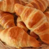 Kelezatan Croissant Crombolony: Gabungan Sempurna Antara Croissant dan Pastel Khas Indonesia